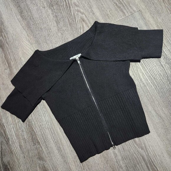 Japanese Gothic black zip-up top with big bat collar - Picture 7 of 9